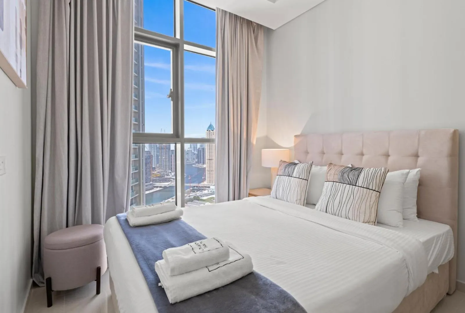Aykon City 2Br - Sophisticated Living In Business Bay Dubai Daire