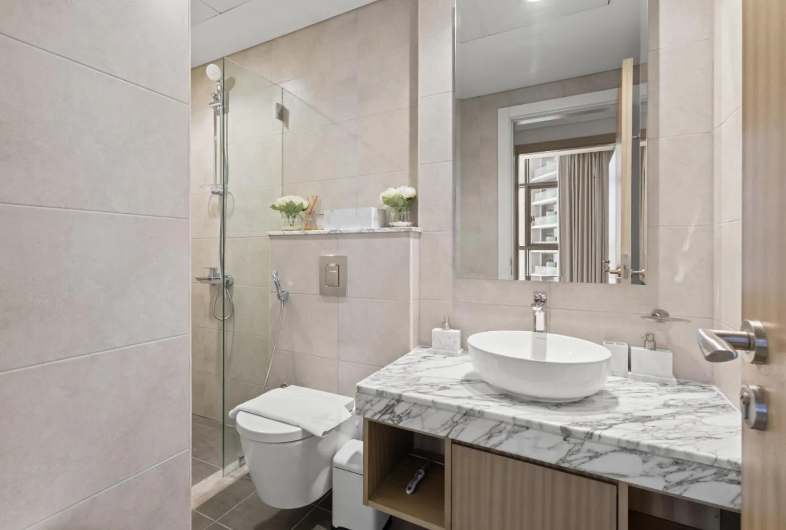 Aykon City 2Br - Sophisticated Living In Business Bay Dubai